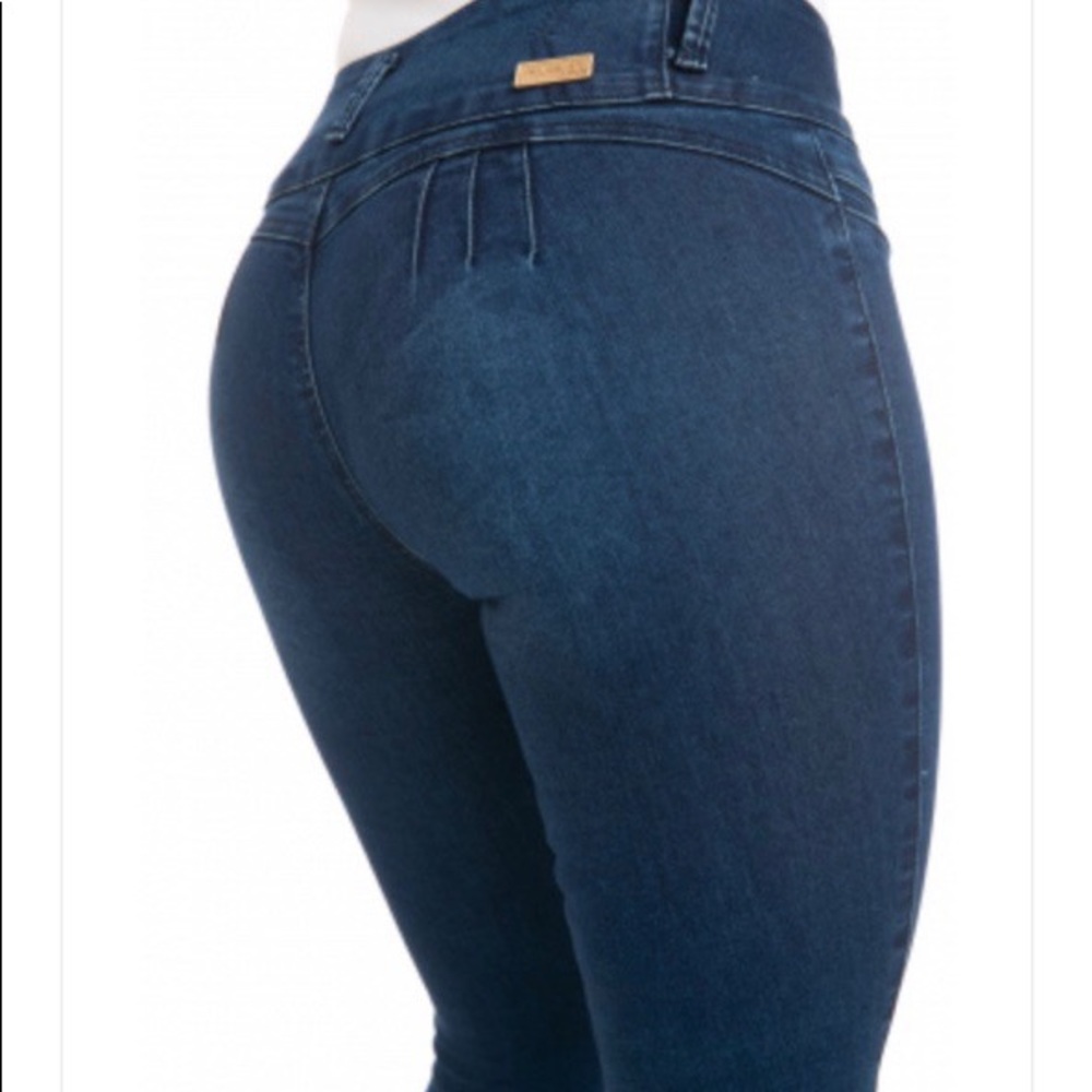 Women’s jeans 👖  Colombian design,